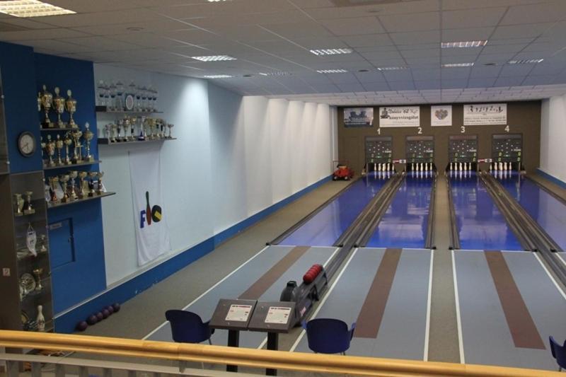 Teke Bowling Centrum Es Sport Panzio Segedyn Zewnętrze zdjęcie